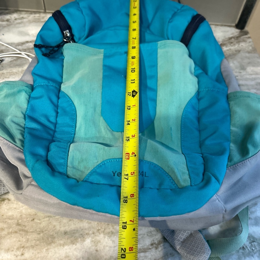 Patagonia Yerba 24L Backpack  Blue Teal Hiking Camping Unisex Padded Work School - Picture 11 of 12